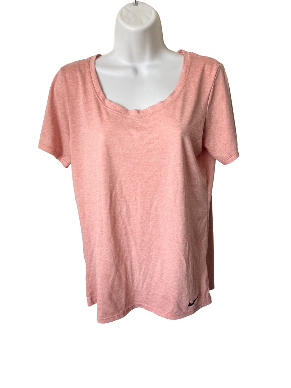 Nike Scoop Neck Short Sleeve Tee in peach color, Sz M